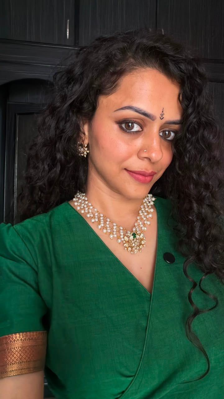 Pearl chocker