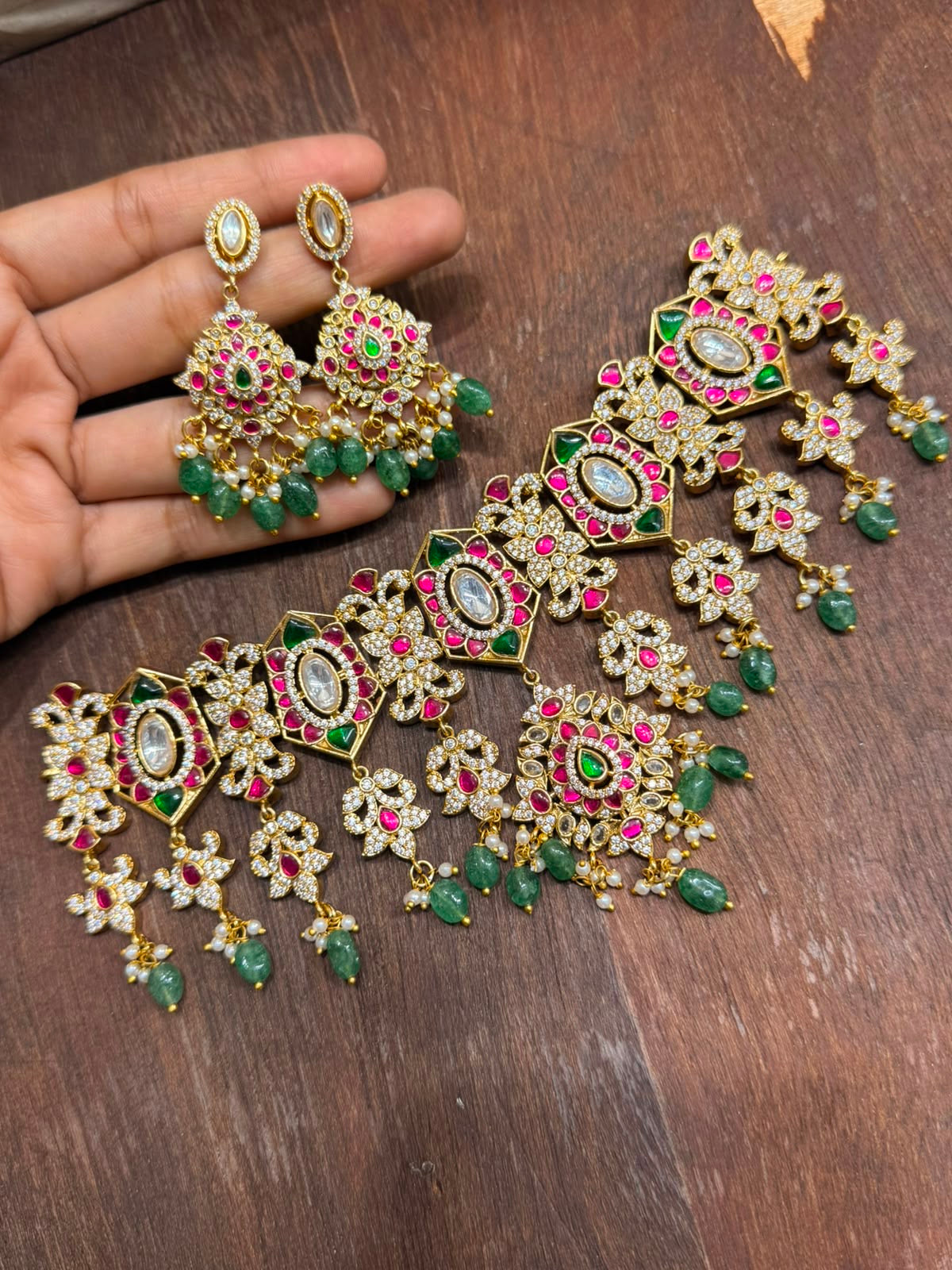 Grand jadau necklace