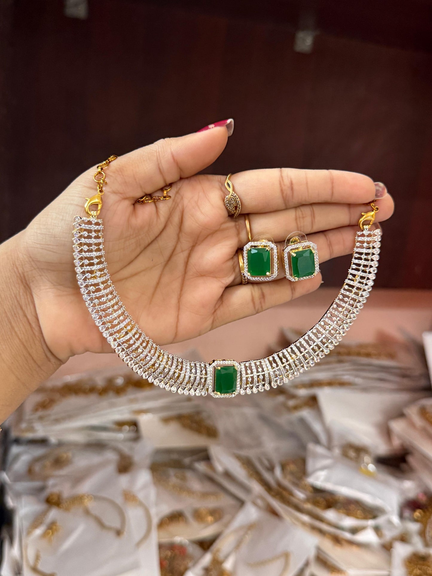 Whit stone necklace