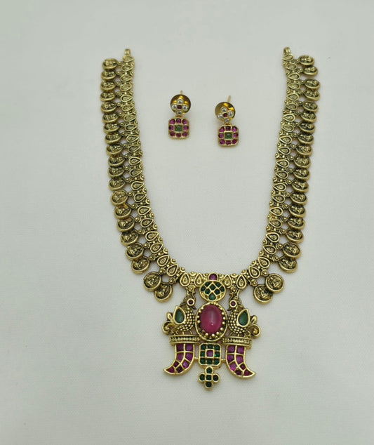Short coin necklace