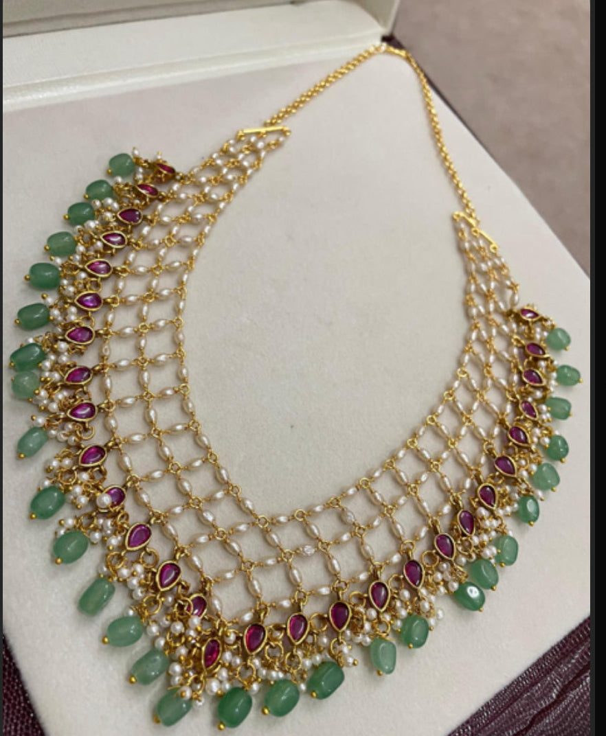 beads layer necklace