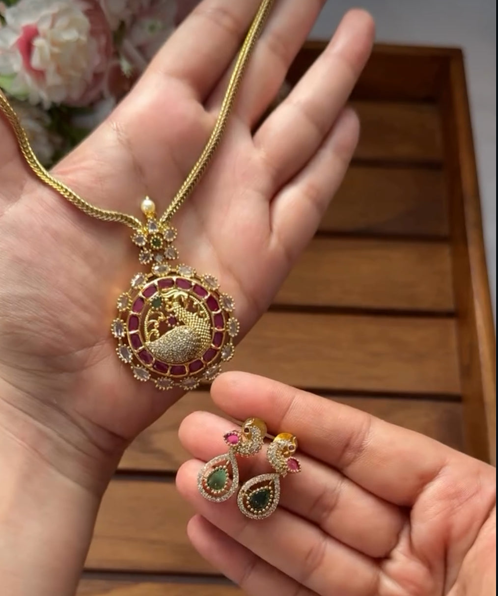 Simple peacock necklace
