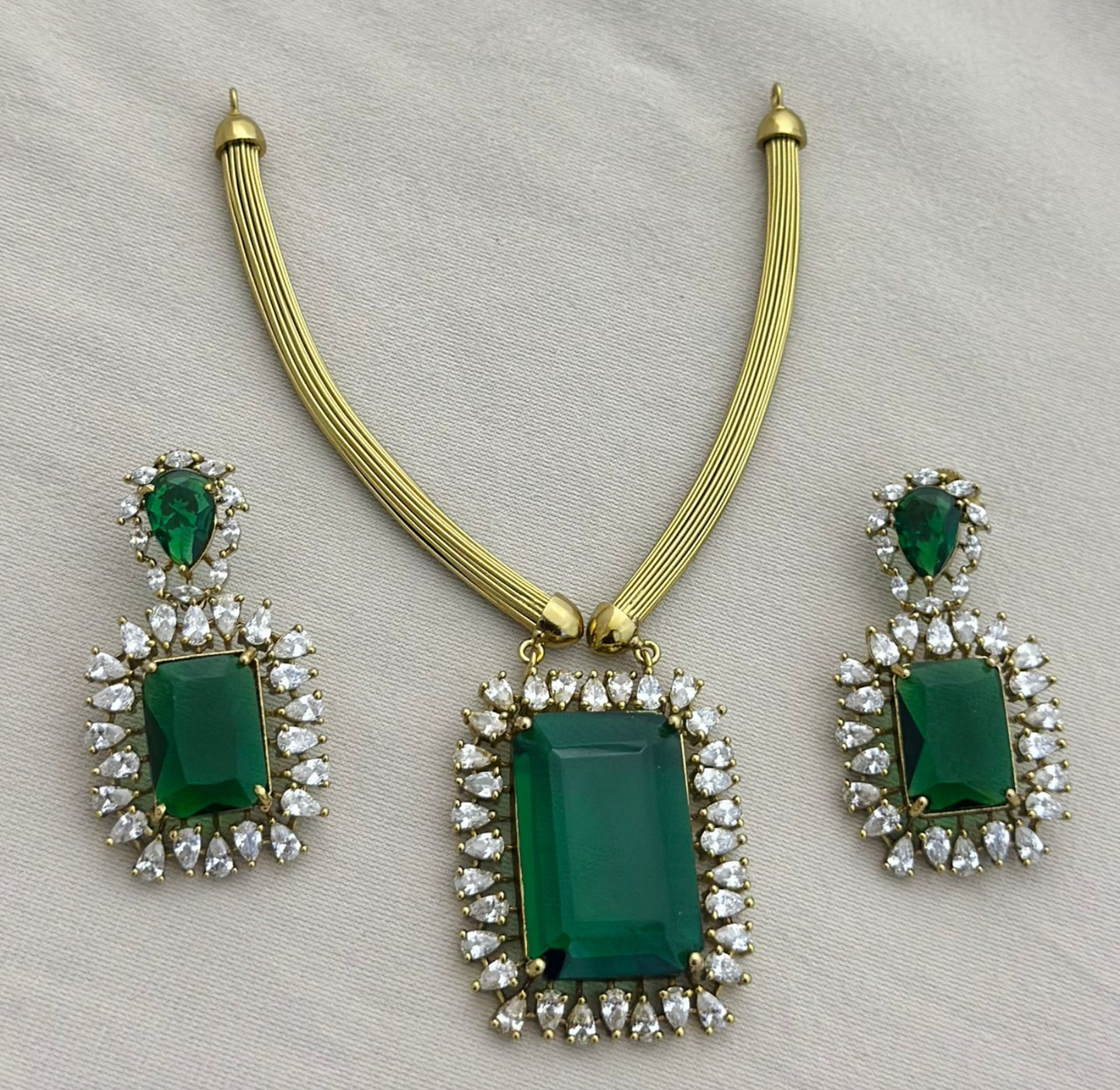 Single stone necklace