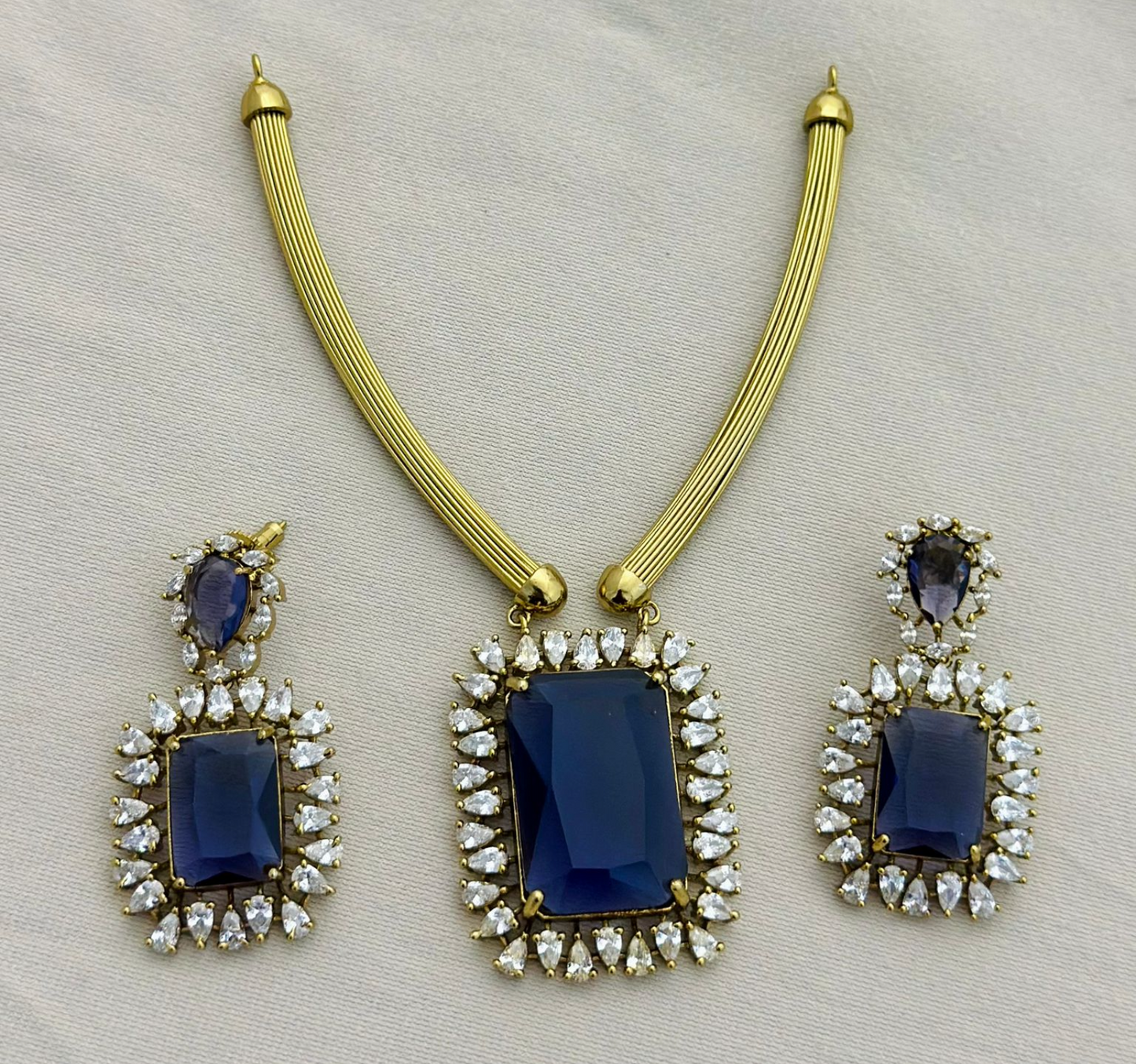 Single stone necklace