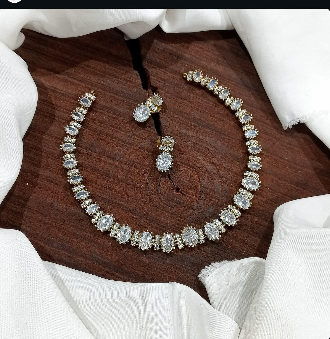 White stone necklace (DR-75)