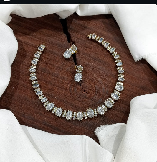 White stone necklace (DR-75)
