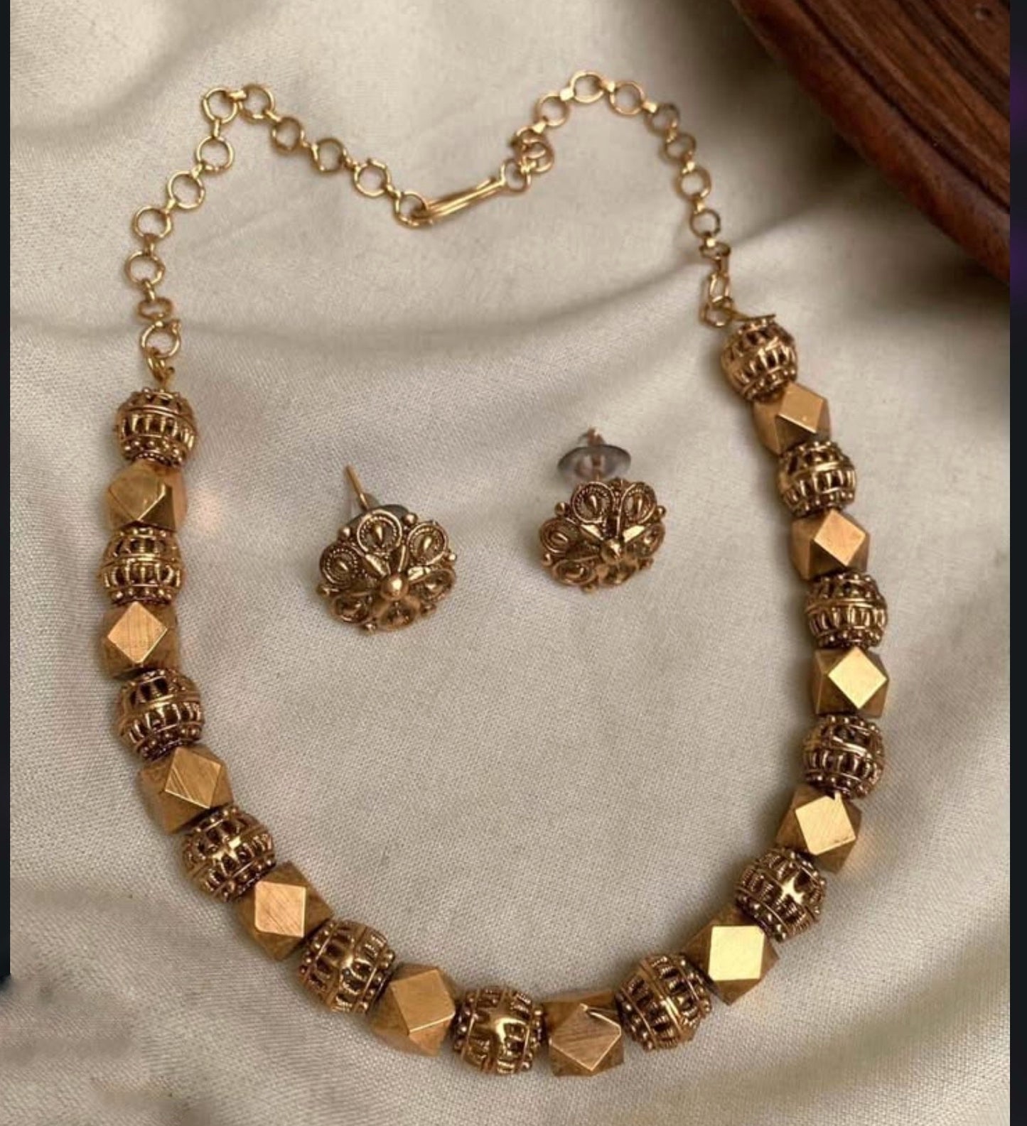 Gold beads necklace