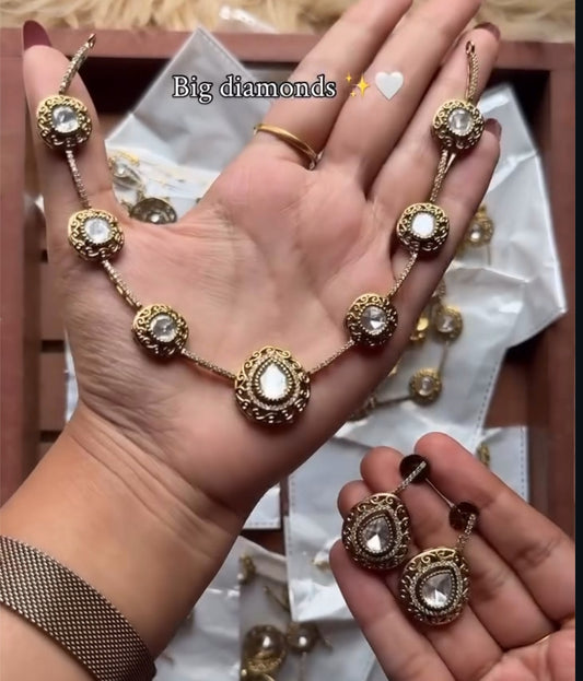 White Victorian simple set