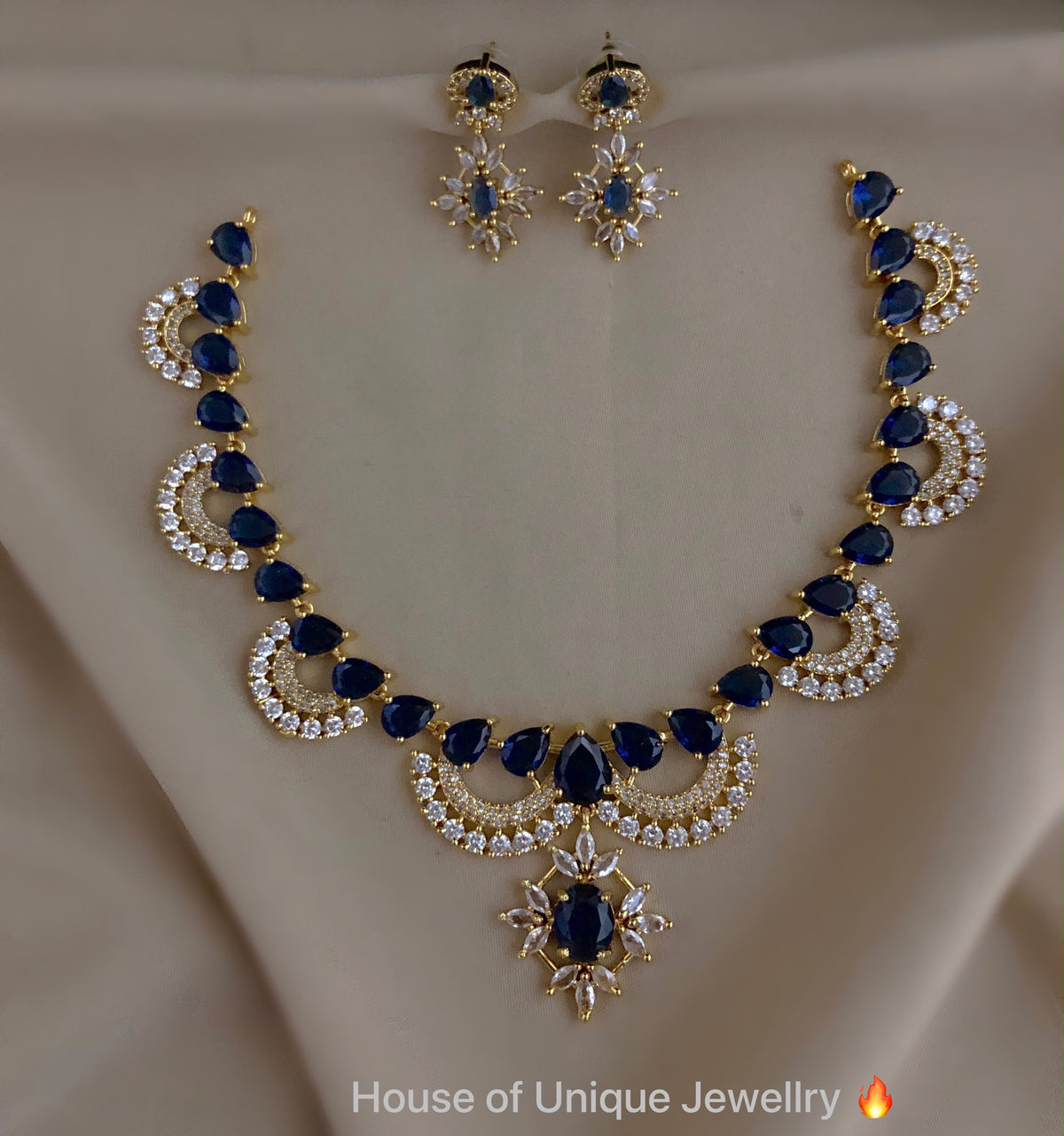 Stone layer necklace