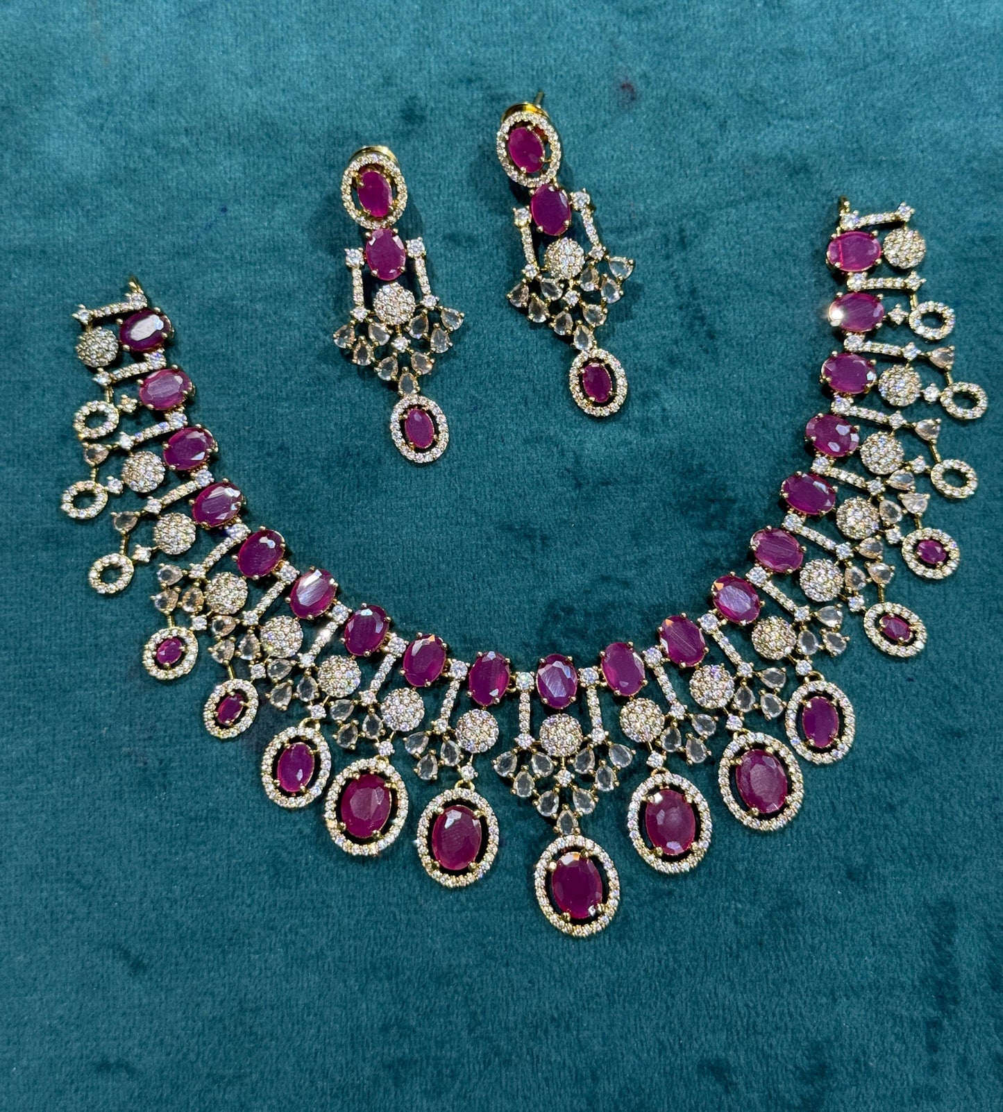 Grand drop necklace