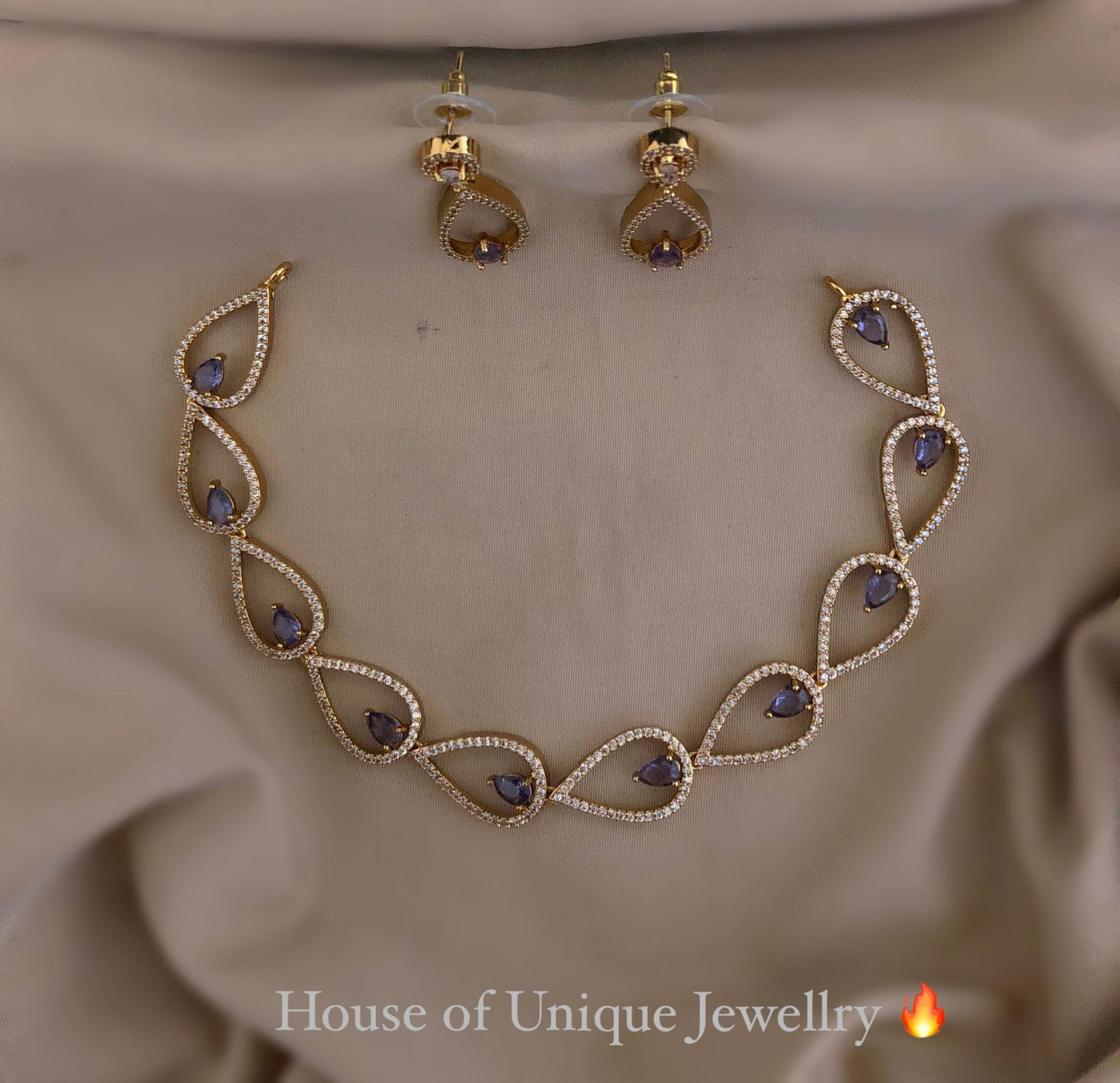 Simple design necklace