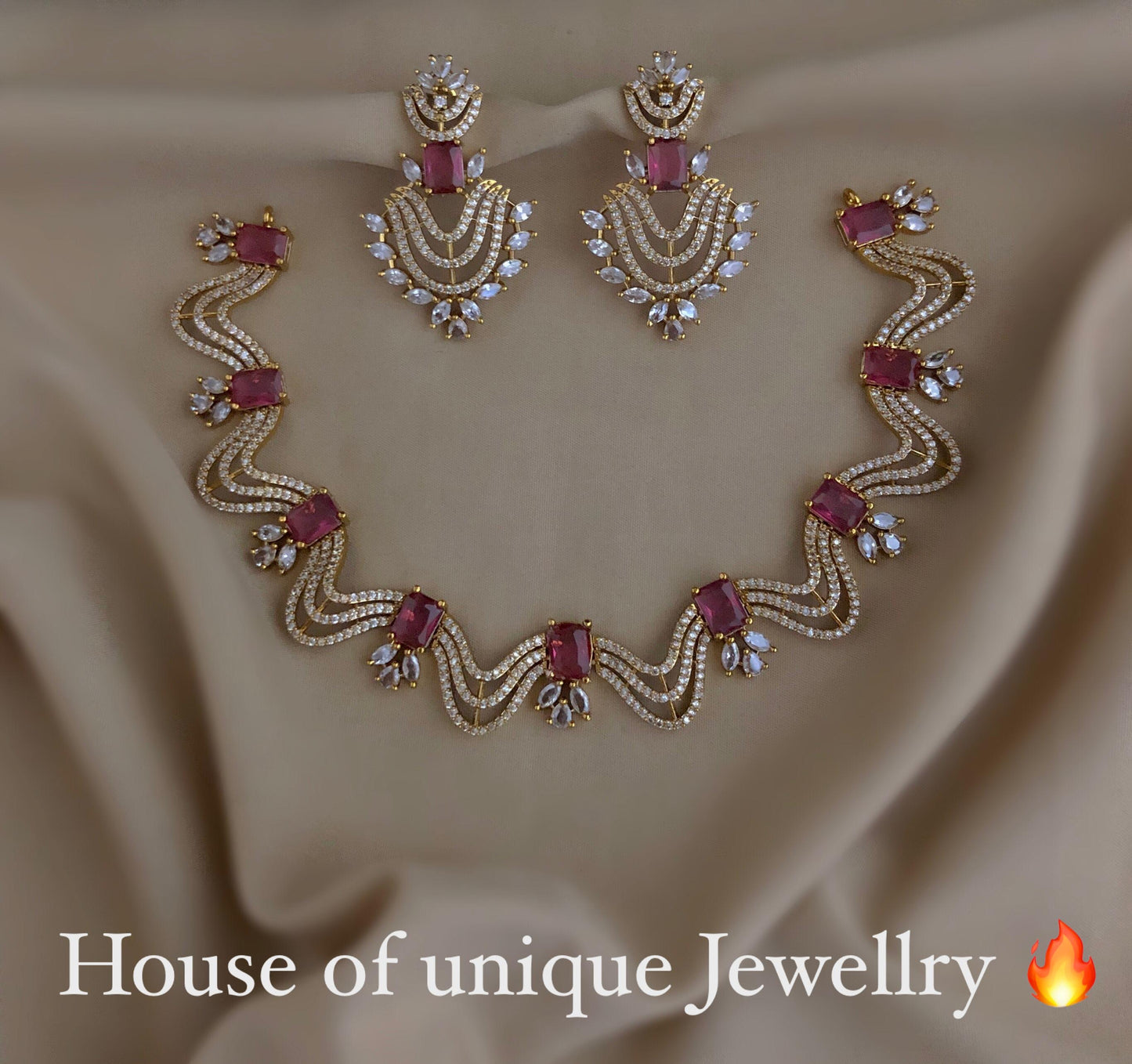 Wave design necklace