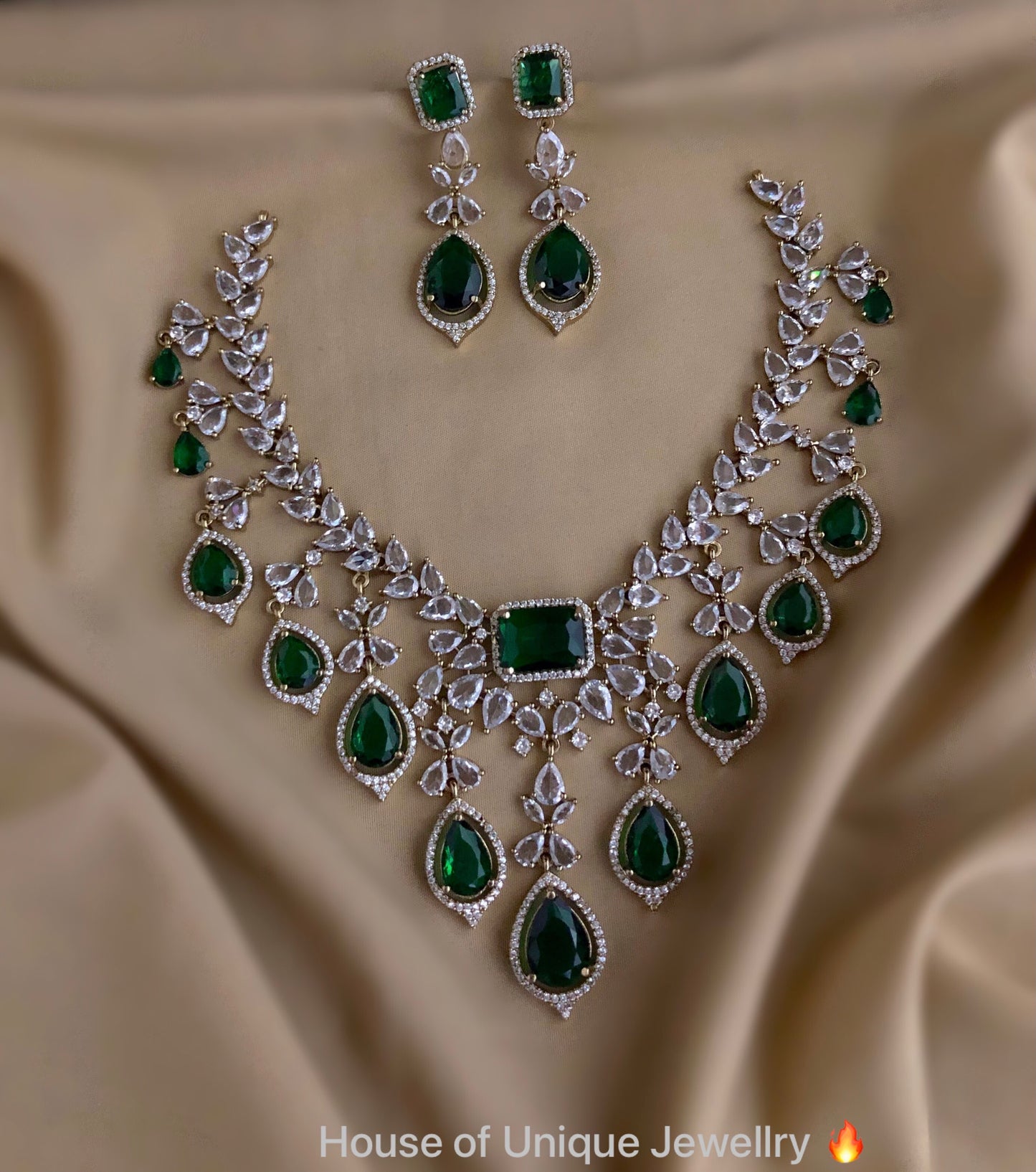Stone reception necklace
