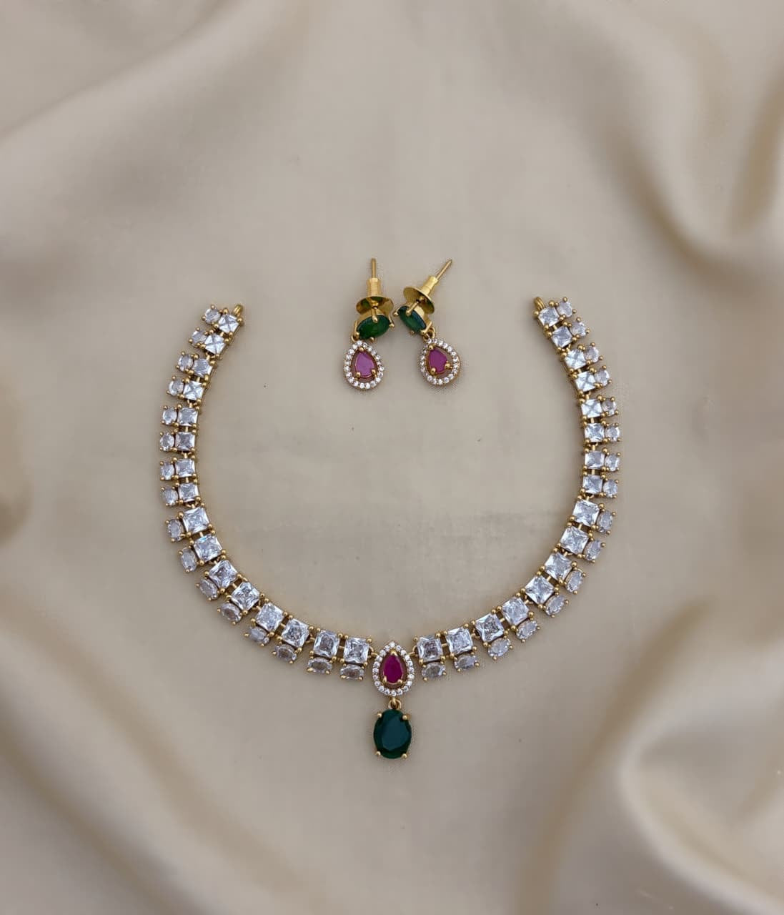 White stone color drop necklace