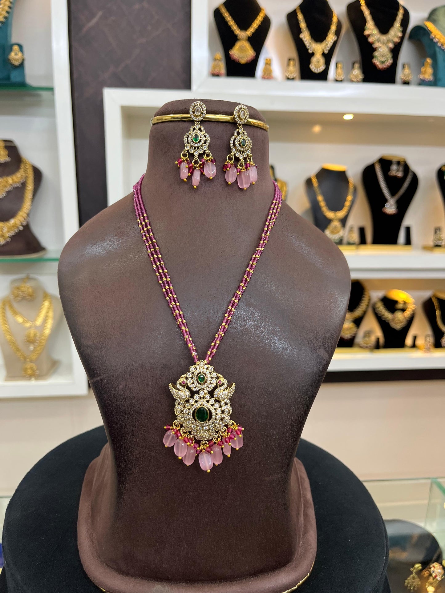 Pink beads with Victorian pendent(AK)(VJ-3)