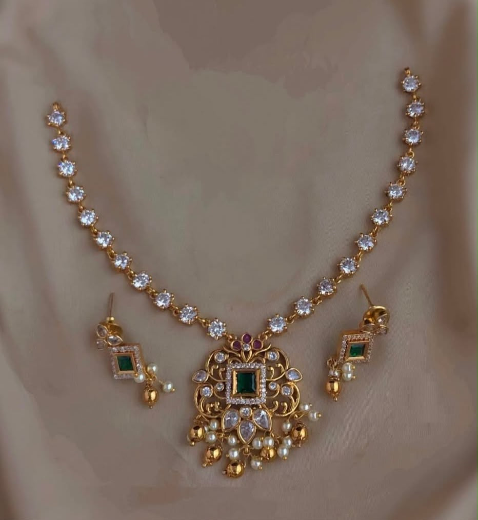 Simple square necklace