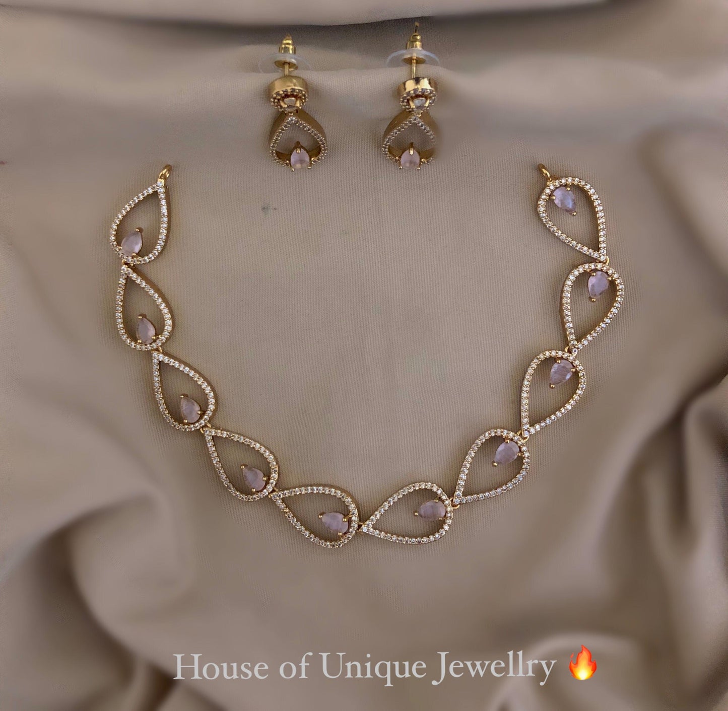 Simple design necklace