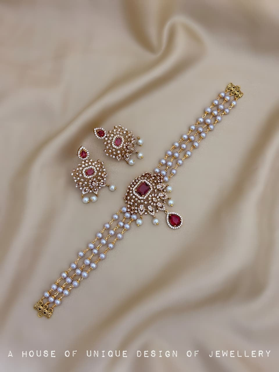 Pearl choker