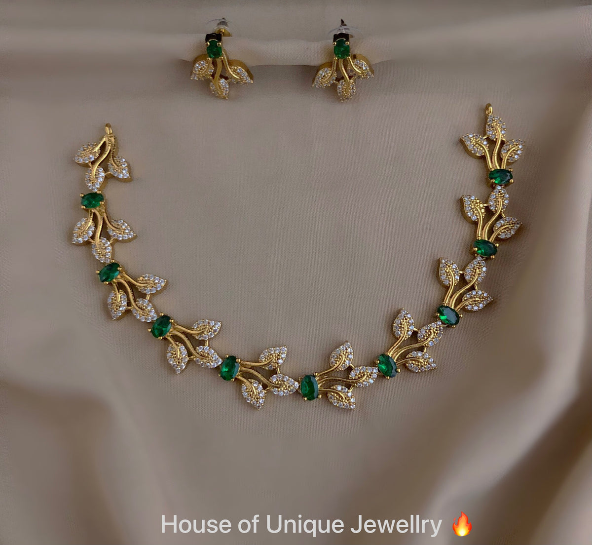 Leaf stone necklace