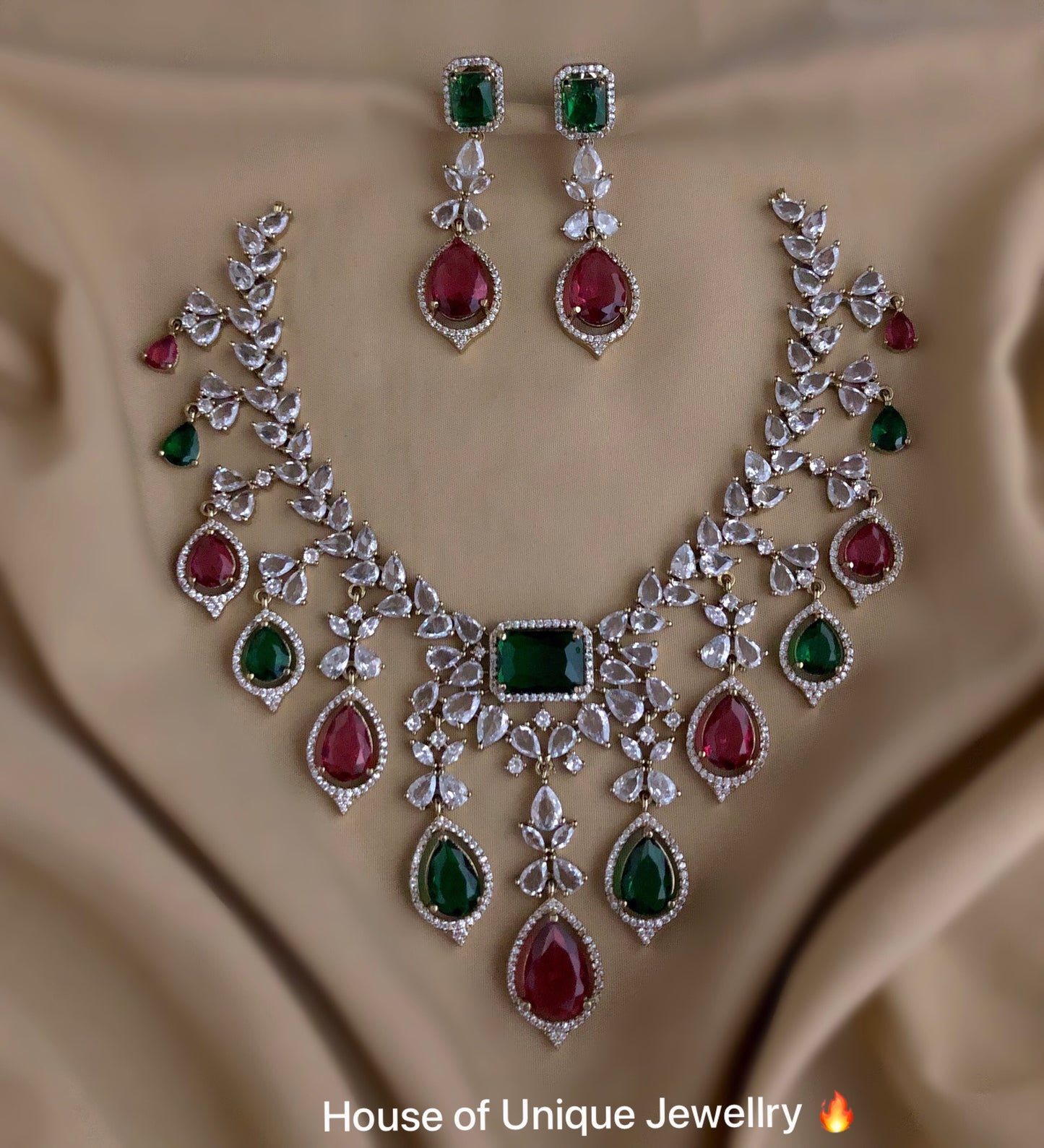 Stone reception necklace