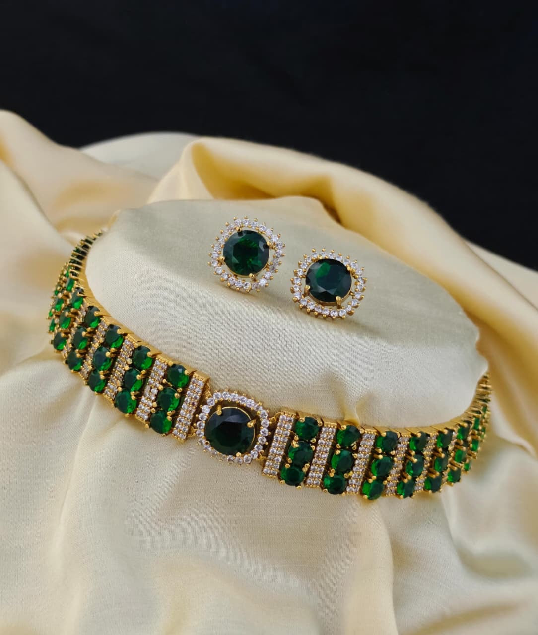 Stone choker
