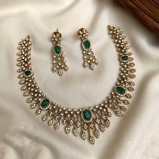 Grand budget necklace