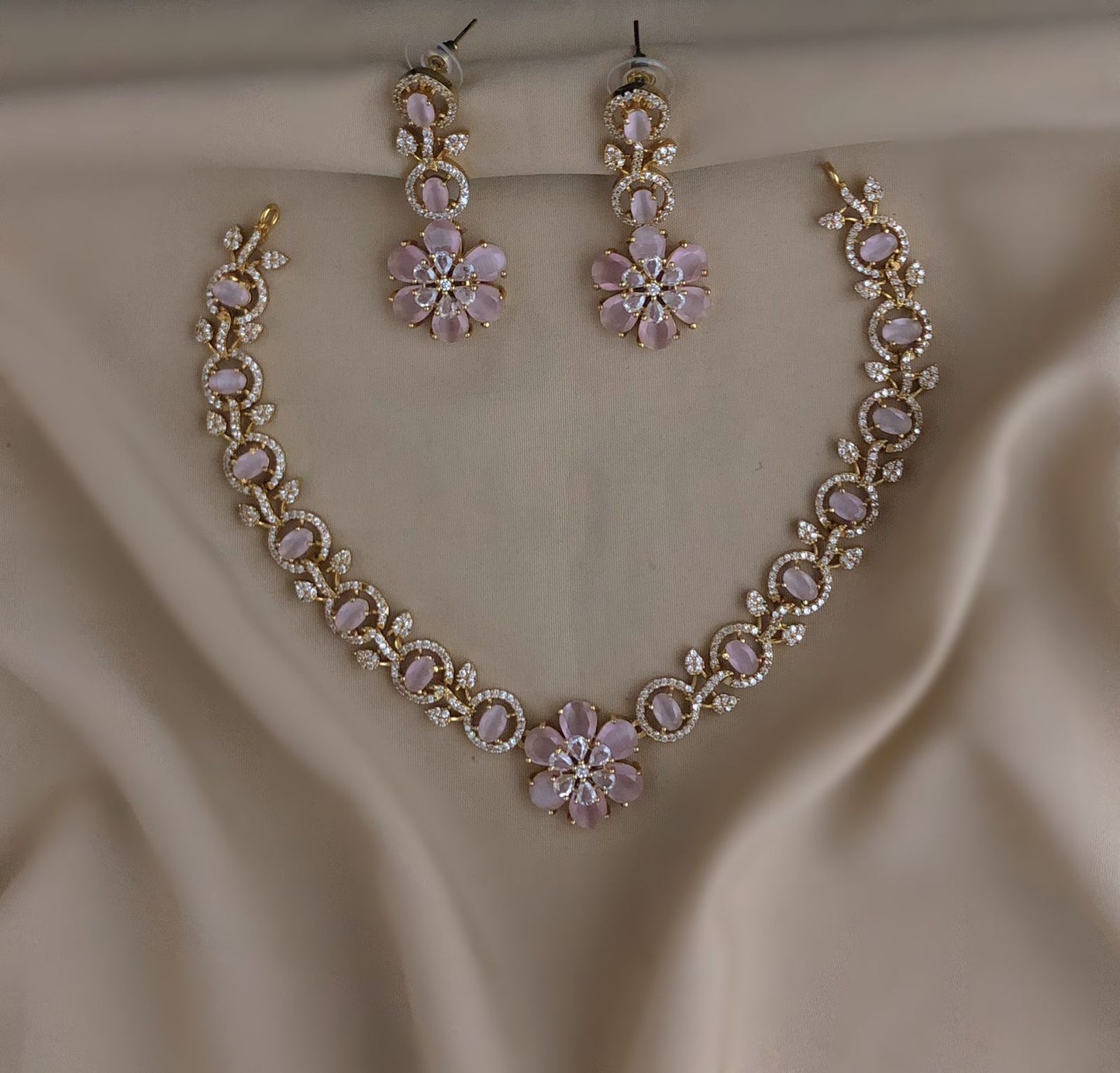 Stone with flower necklace (DR-79)