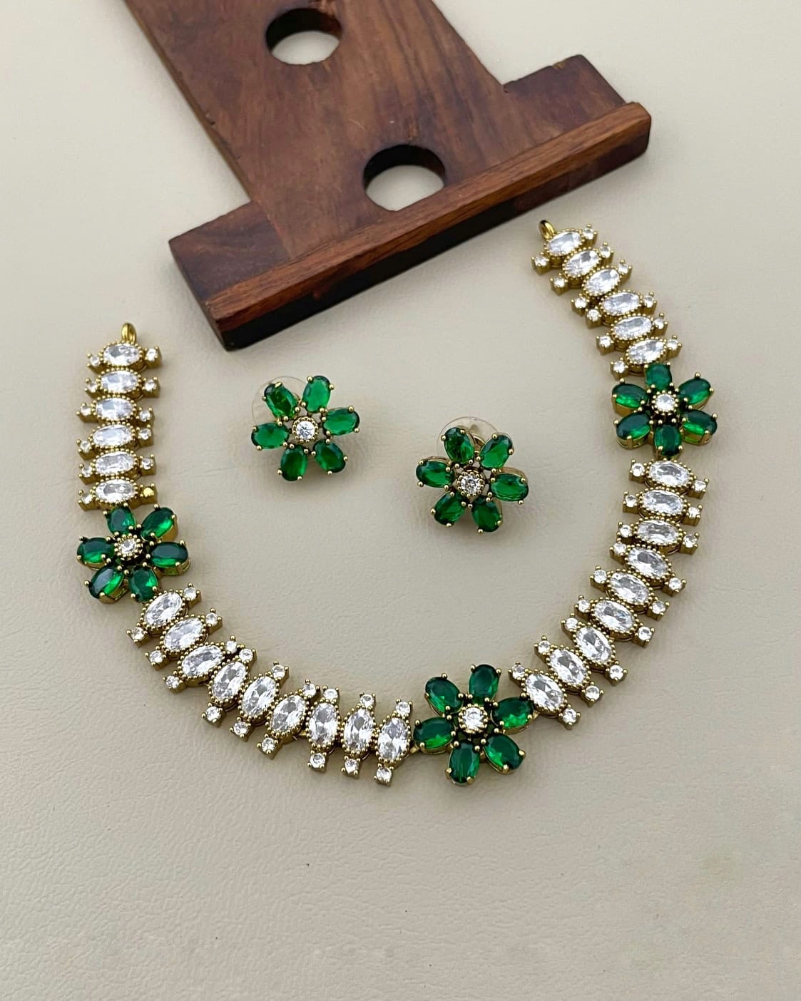 Simple stone necklace