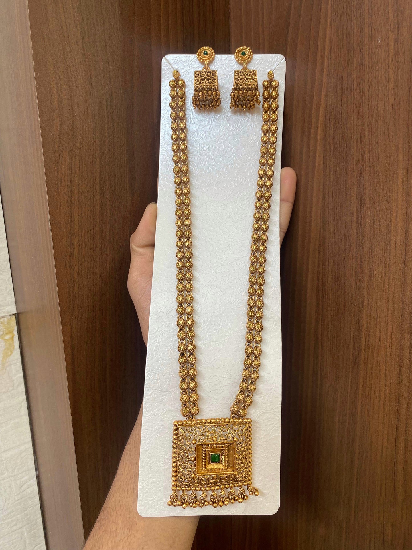 Square pendent haram