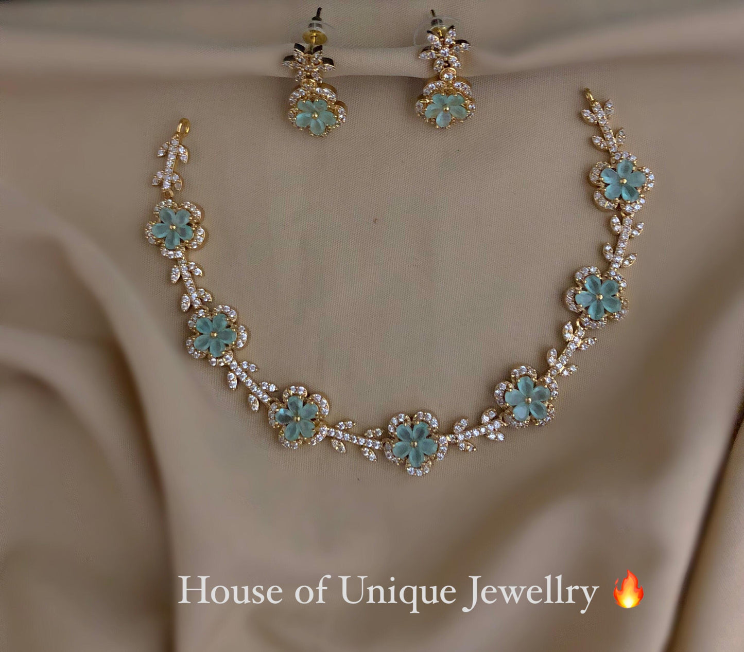 Flower stone necklace