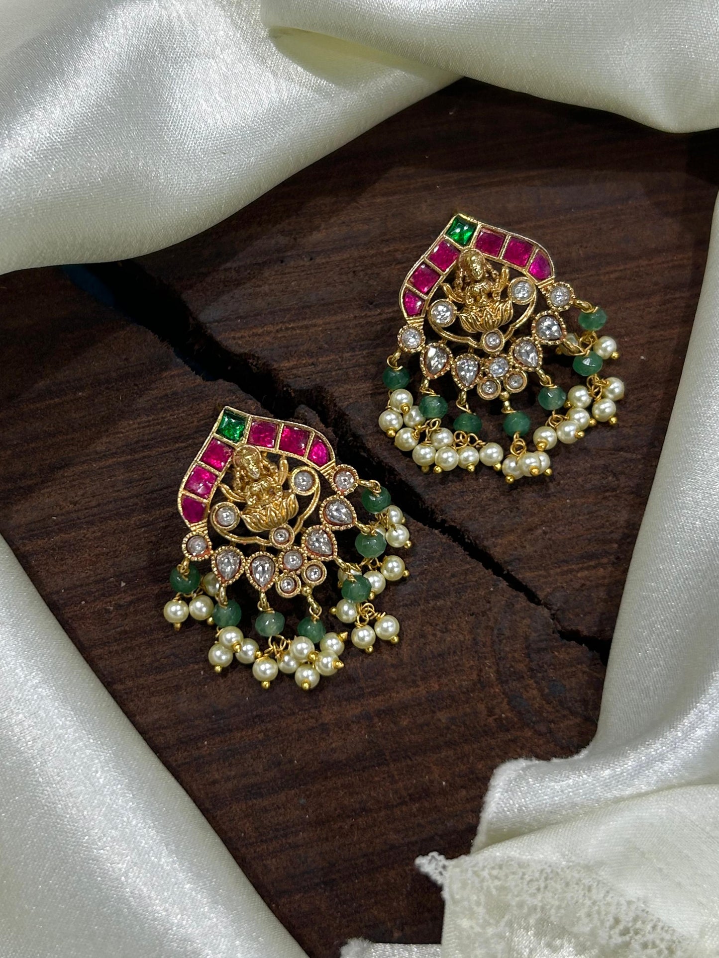 Jadau ear ring