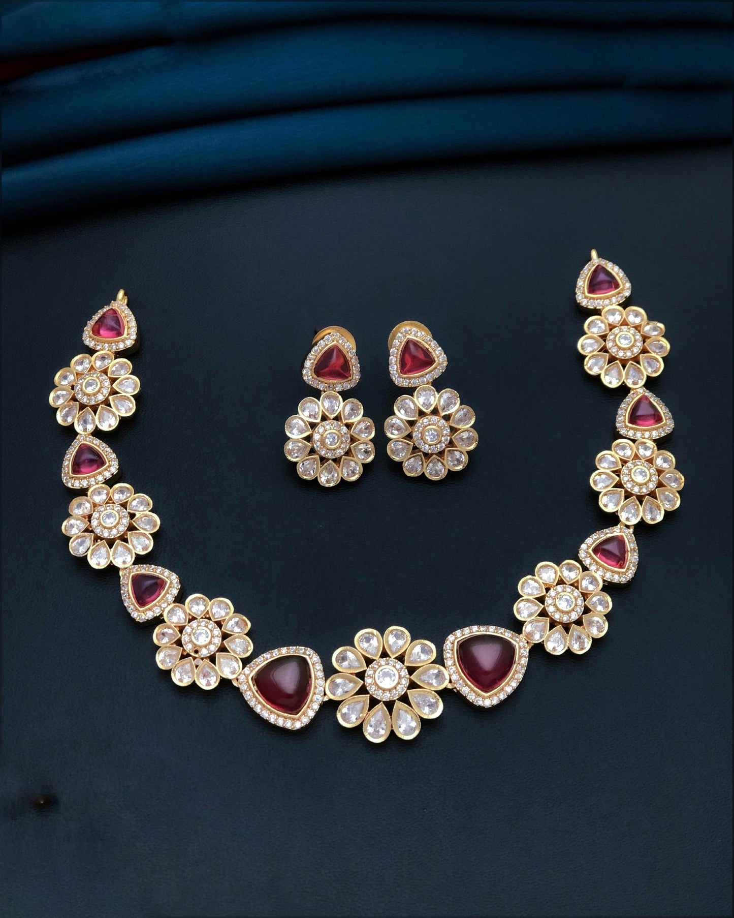 Premium triangle and flower necklace