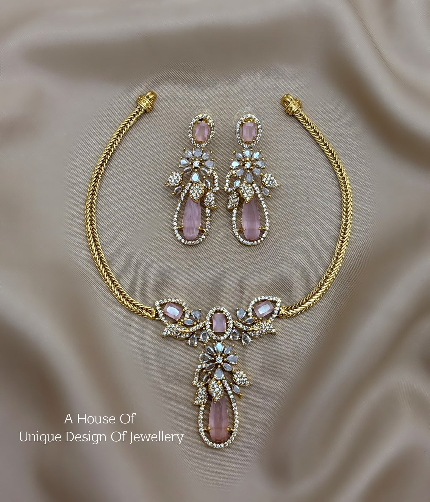 Petal choker