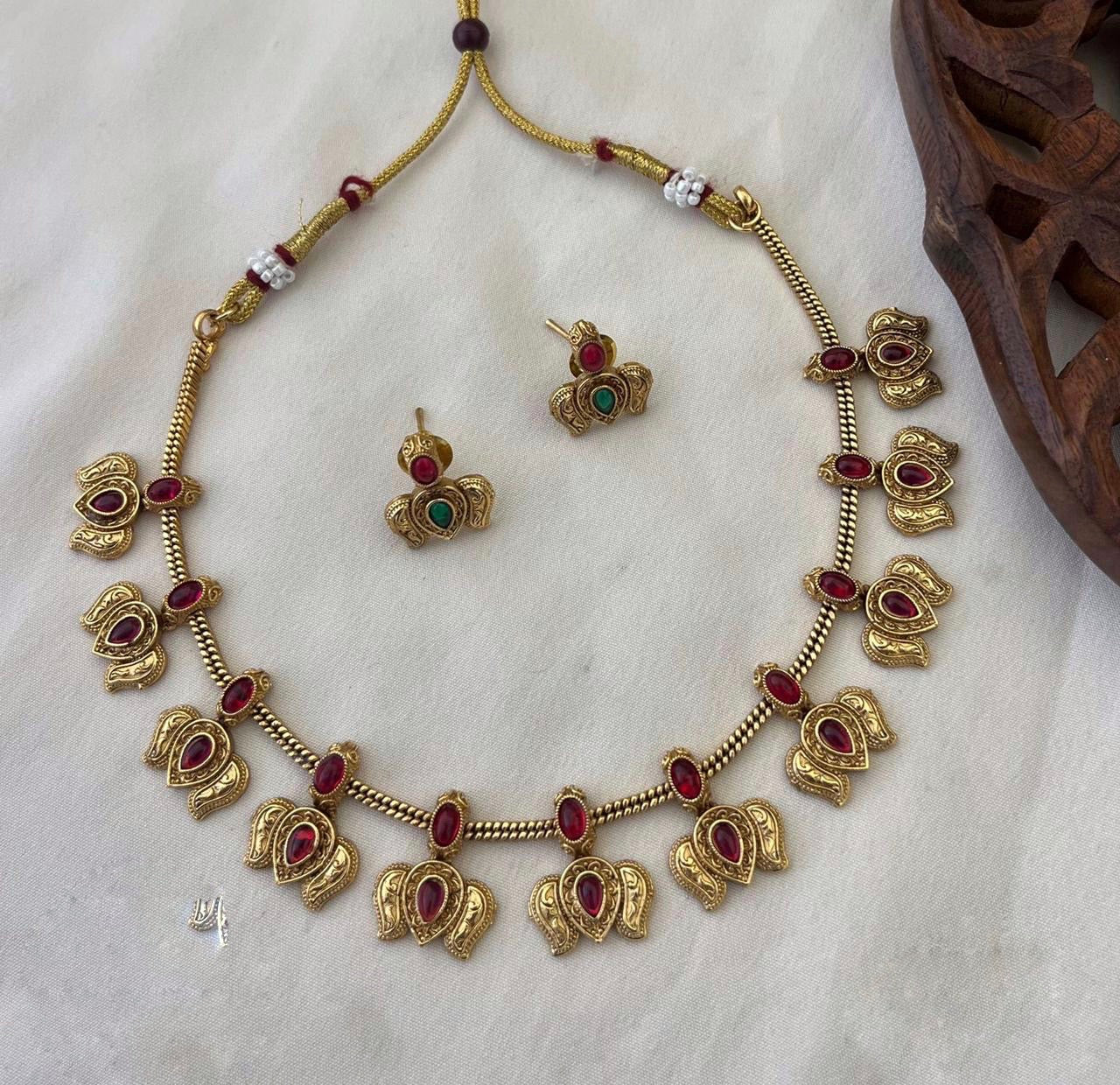 Lotus drop nevklace
