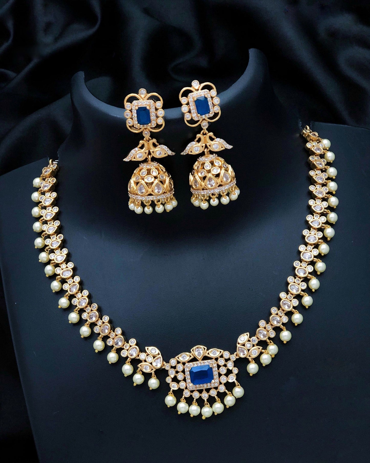 White beads drop necklace