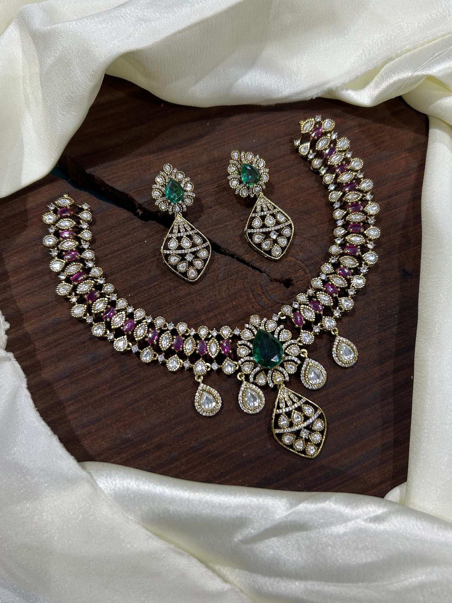 Grand necklace