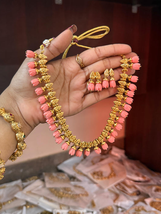 Rose design necklace
