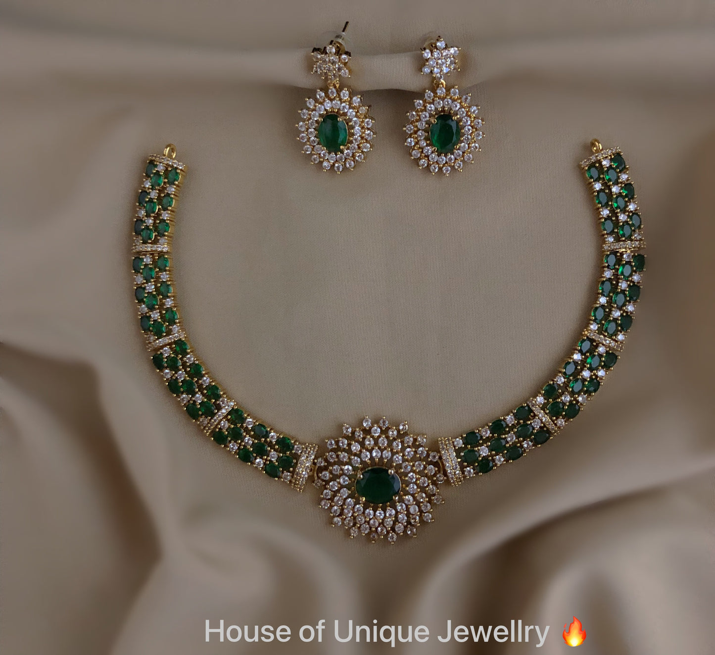 Stone Hasli necklace