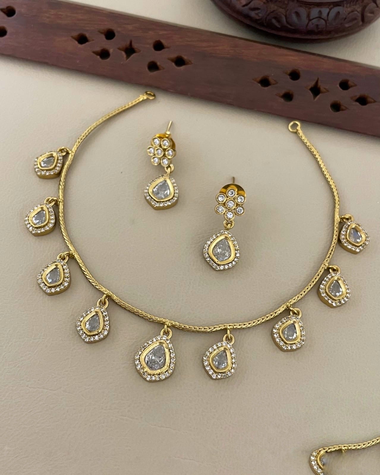 Petal drop necklace (N-24)