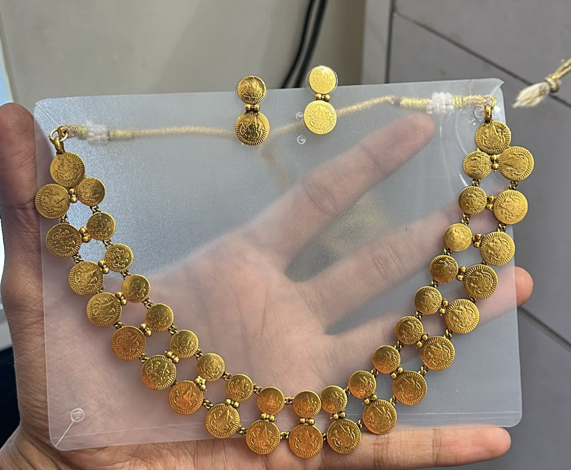 Gold coin choker