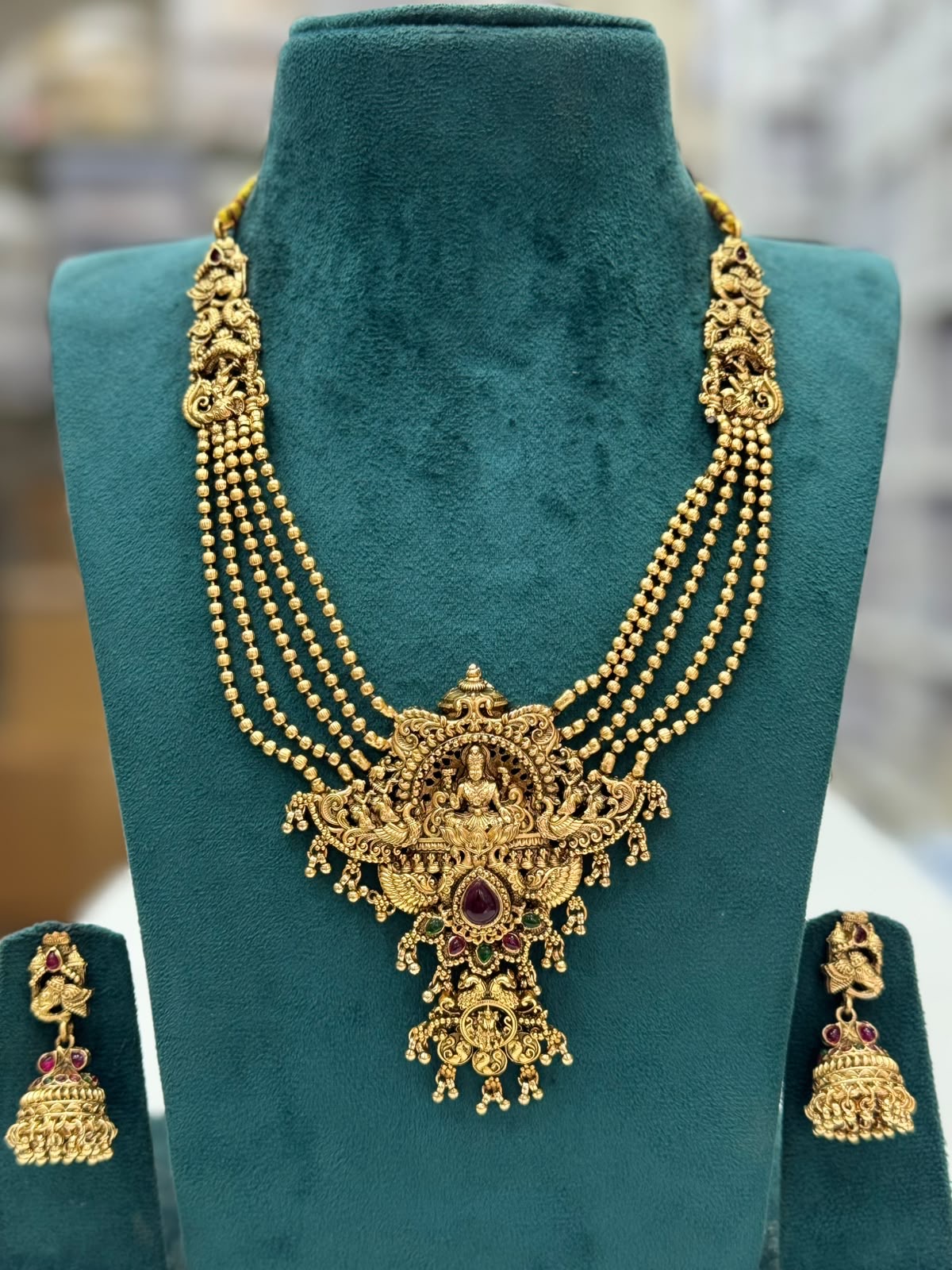 Grand necklace