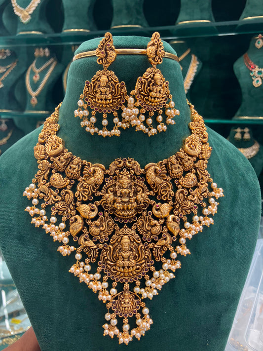 Grand gold necklace