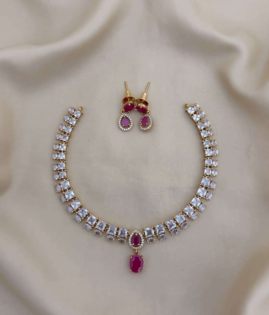 White stone color drop necklace