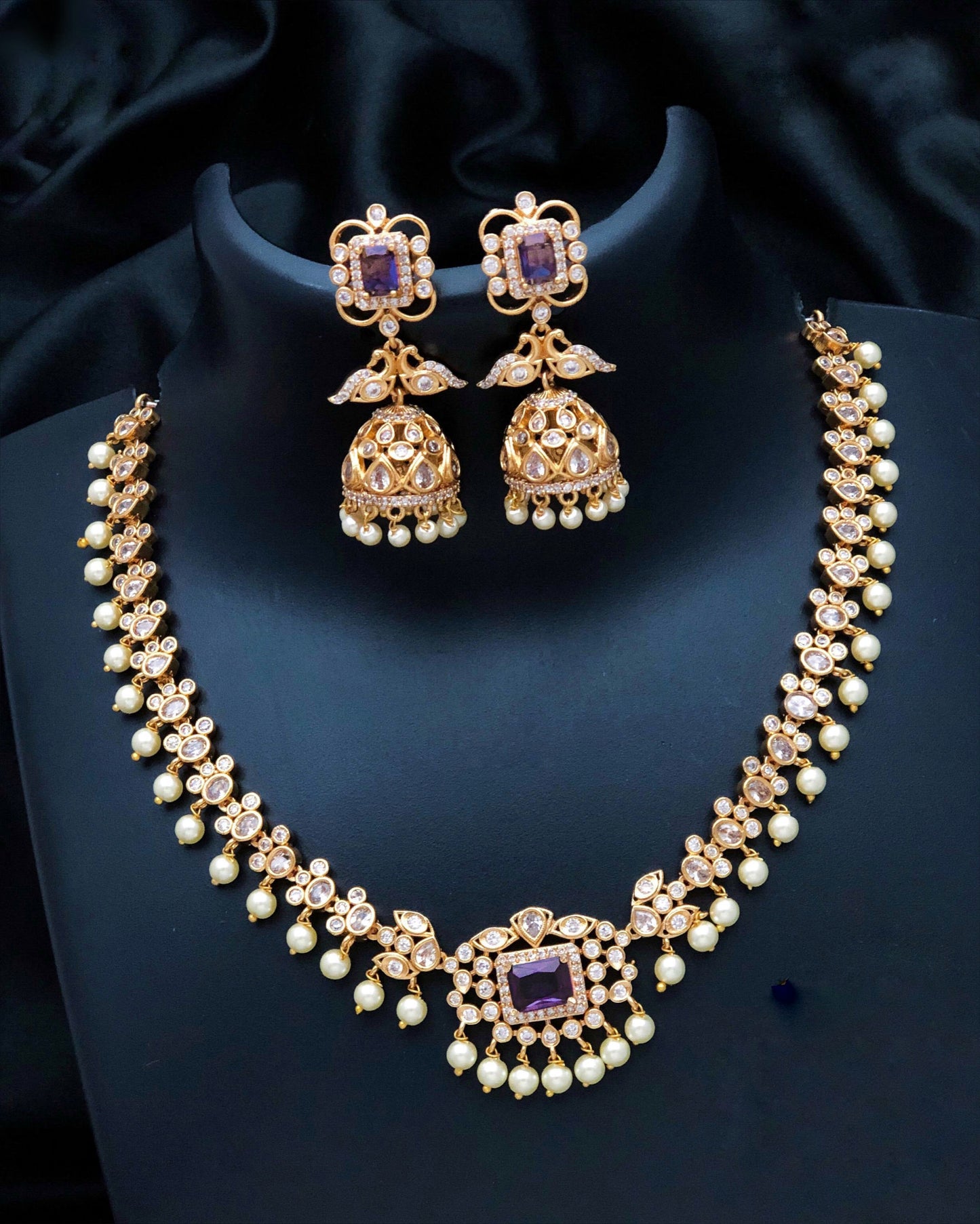 White beads drop necklace