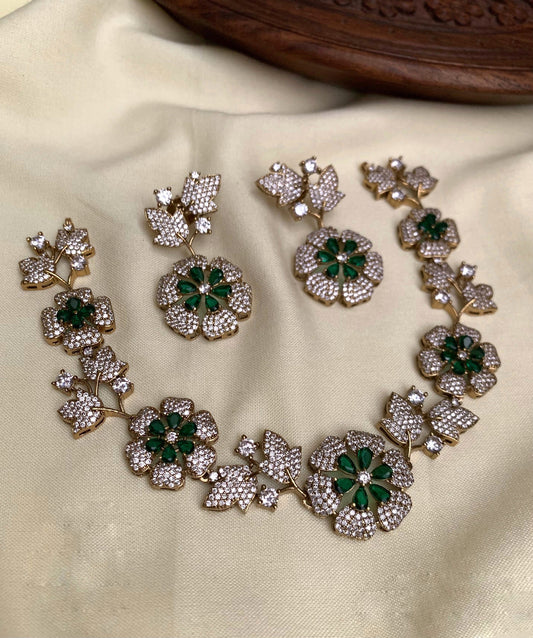 Flower design necklace