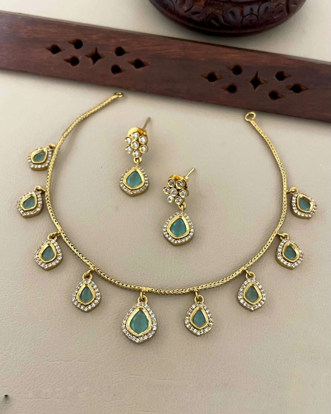 Petal drop necklace (N-24)