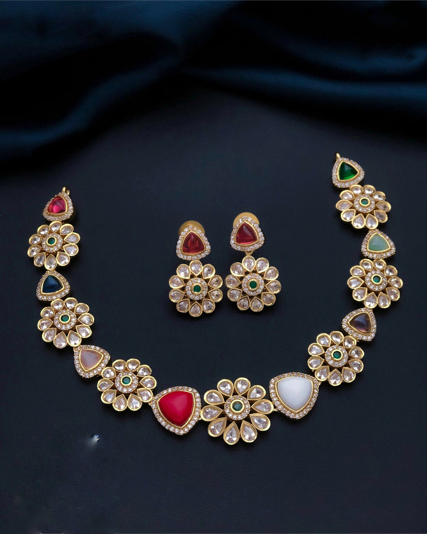 Premium triangle and flower necklace