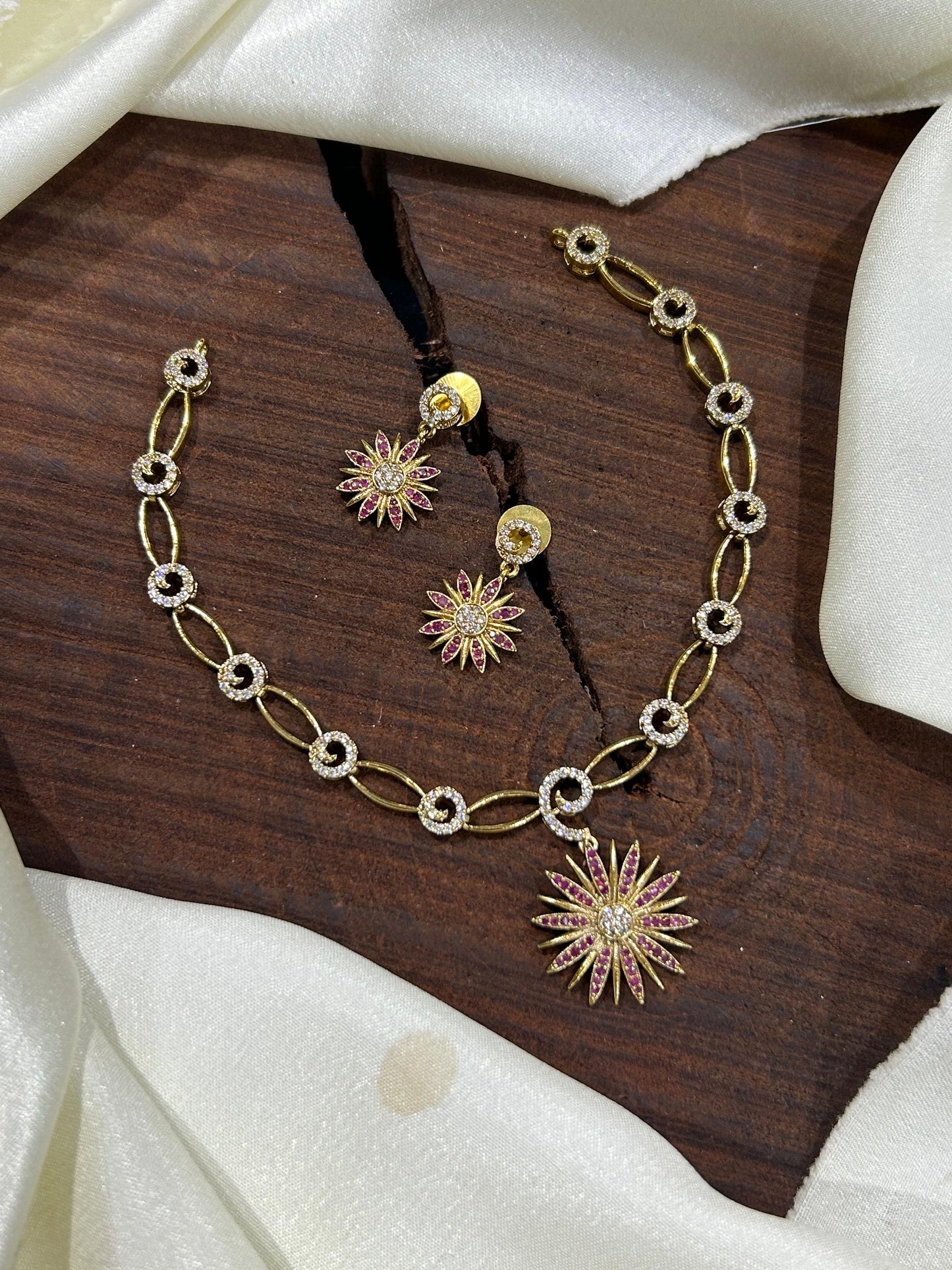 Stone star necklace