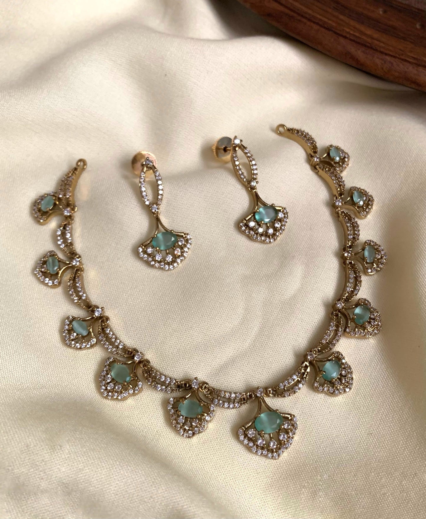 Green and red stone trending necklace(N-12)