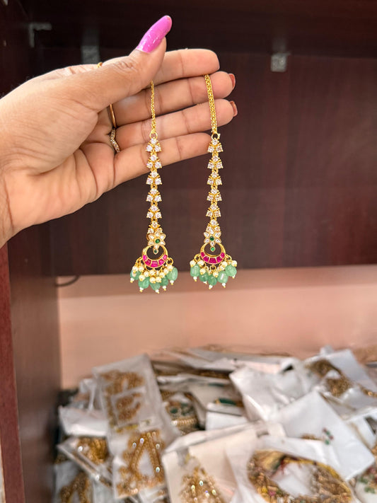 Simple earing with ear chain